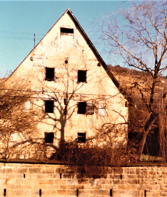 Die Scheuer des Pfarrgarten zu Jesingen. Aufnahme von 1983